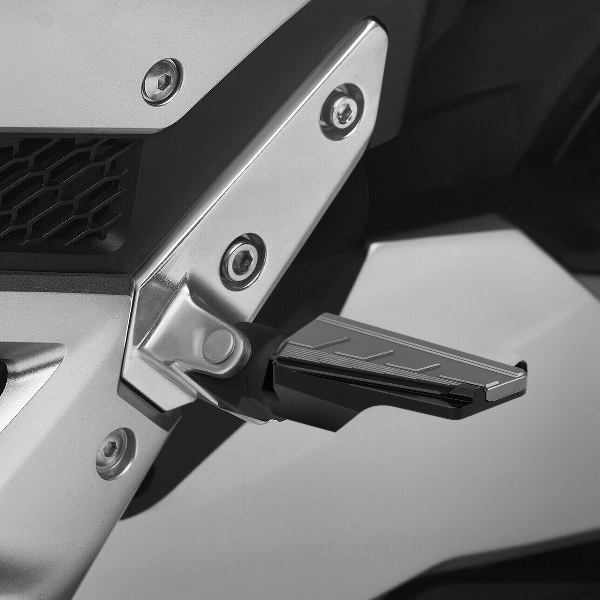 CNC Aluminum Rear Passenger Foot Pegs For Yamaha TMAX 560 2020-2023 | Motorcycle Footrests
