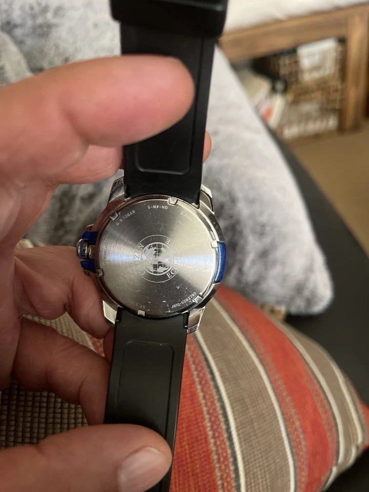 Citizen Eco-Drive BM7190-05A (acero inoxidable/correa de goma negra) Foto 2 de 2