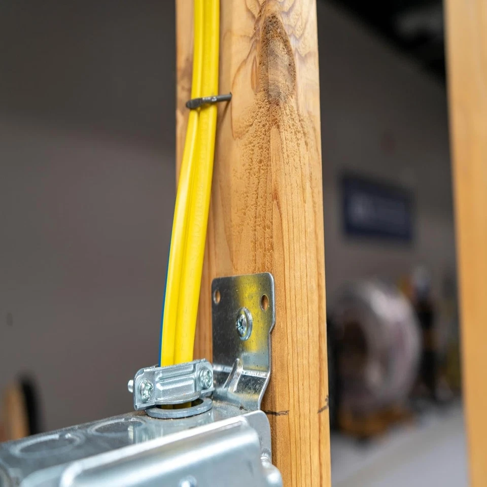 Cable Southwire Romex Marca Simpull Interior Sólido 14/2 con G NMB 100 ft 28827423 Foto 2 de 4