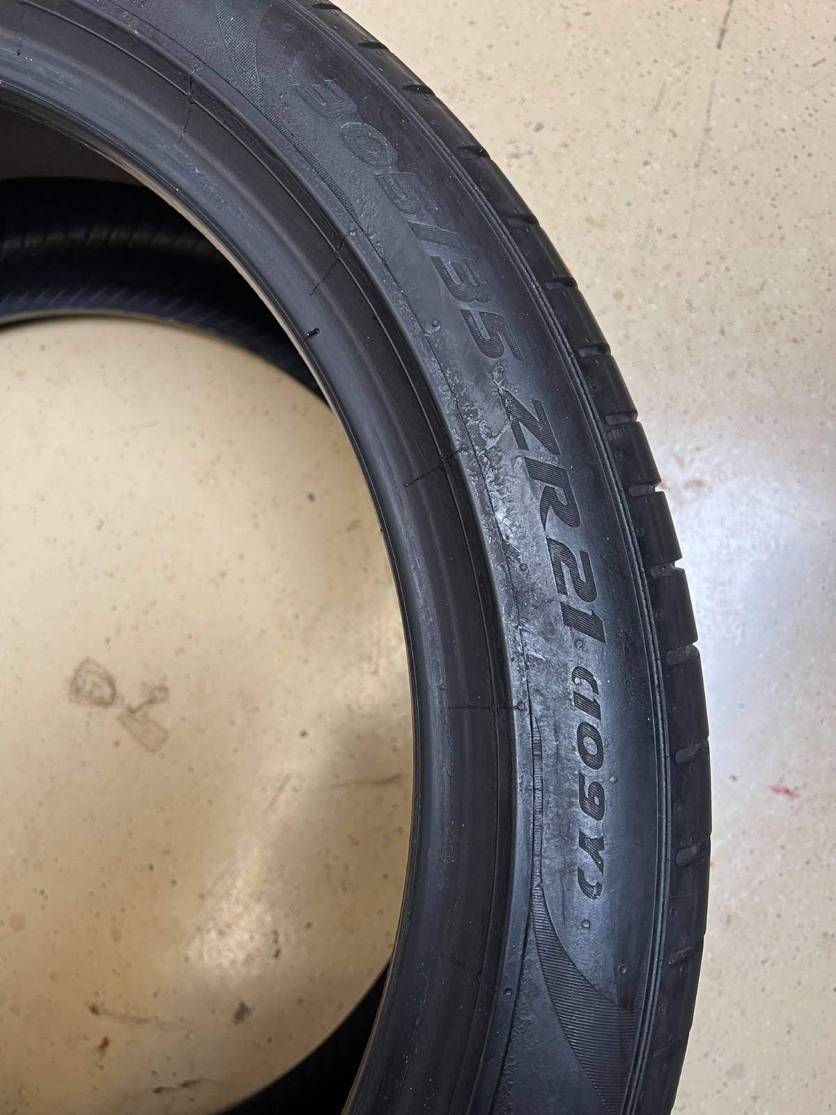 1 - NO REPAIRS 305/35ZR21 XL (109Y) Pirelli P Zero PZ4 PNCS (B) Bentley - 1142