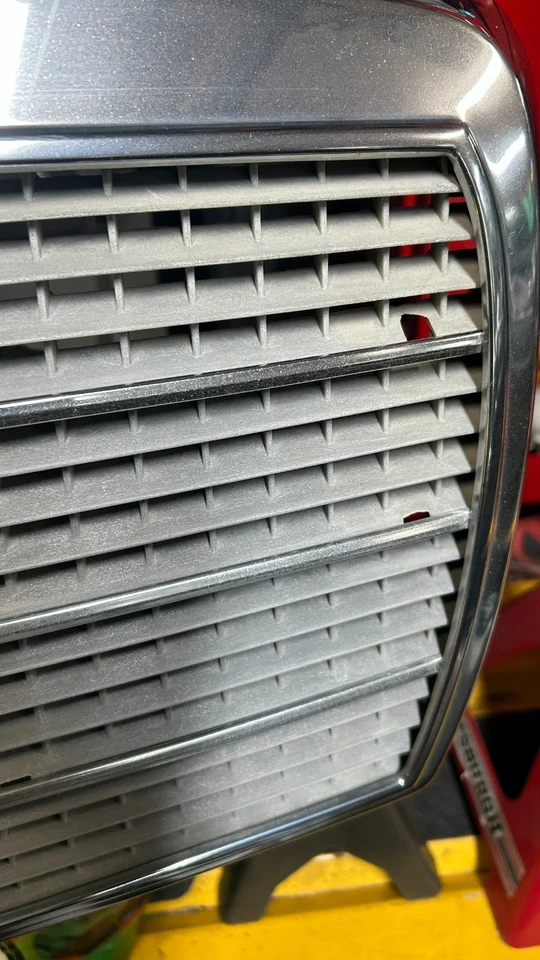 81-91 Mercedes W126 420SEL 560SEL 380SE Hood Grill Complete — 第 3/4 张图片