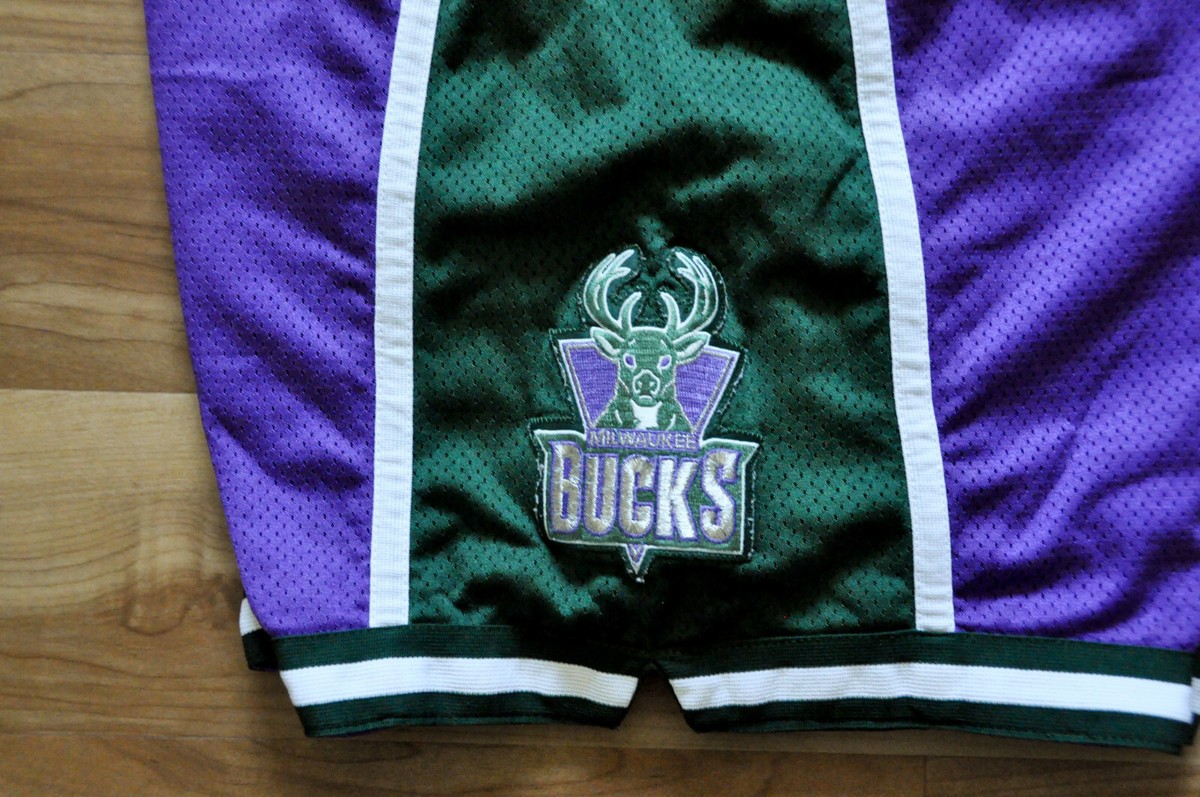 み*り様 Reebok Bucks NBAチームジャージ　M Milwaukee Bucks Reebok Shorts Team Issue Game Purple Sewn NBA Men