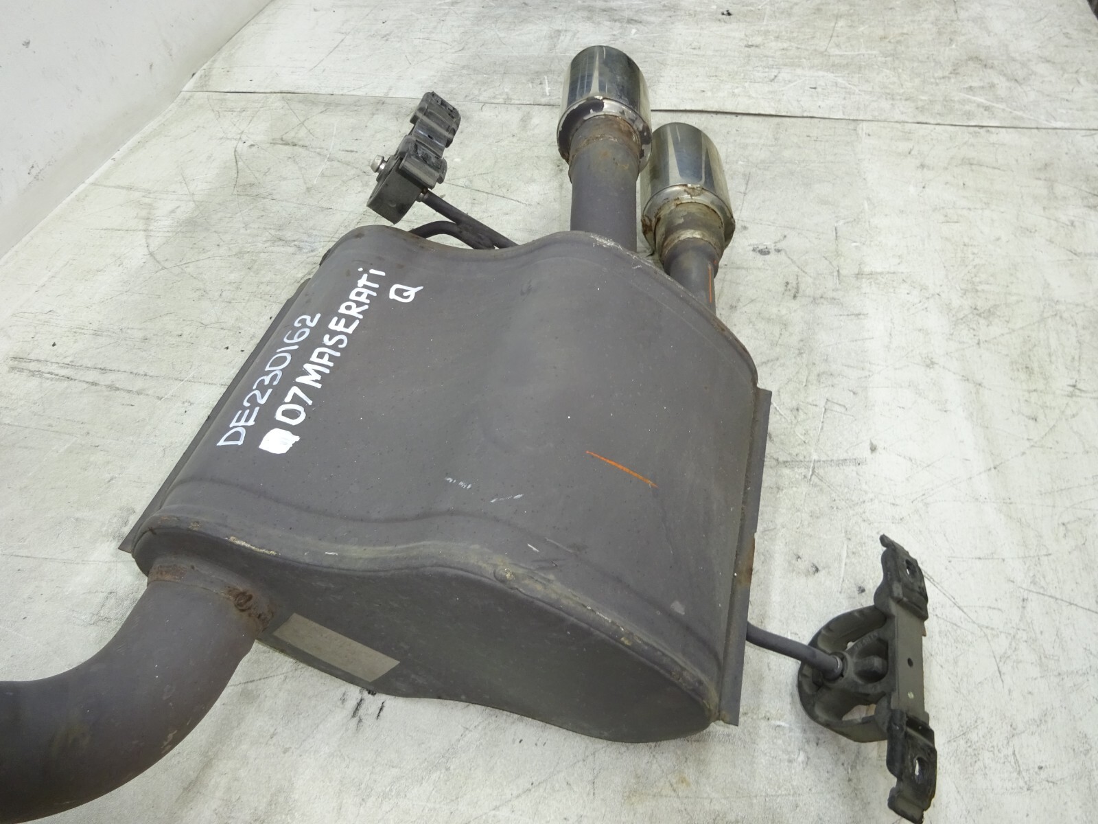 04-08 Maserati Quattroporte Rear Right Passenger Muffler W/ Tips OEM DE230162