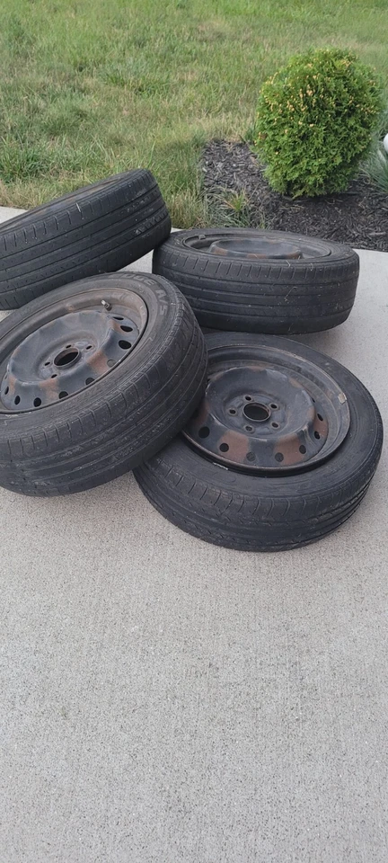 R16/205/55. JUEGO 4 neumáticos y llantas.  Foto 2 de 4