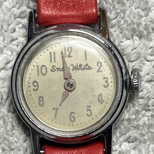 #766-SNOW WHITE VINTAGE 1960’s MANUAL WIND WATCH. Keeping Good Time