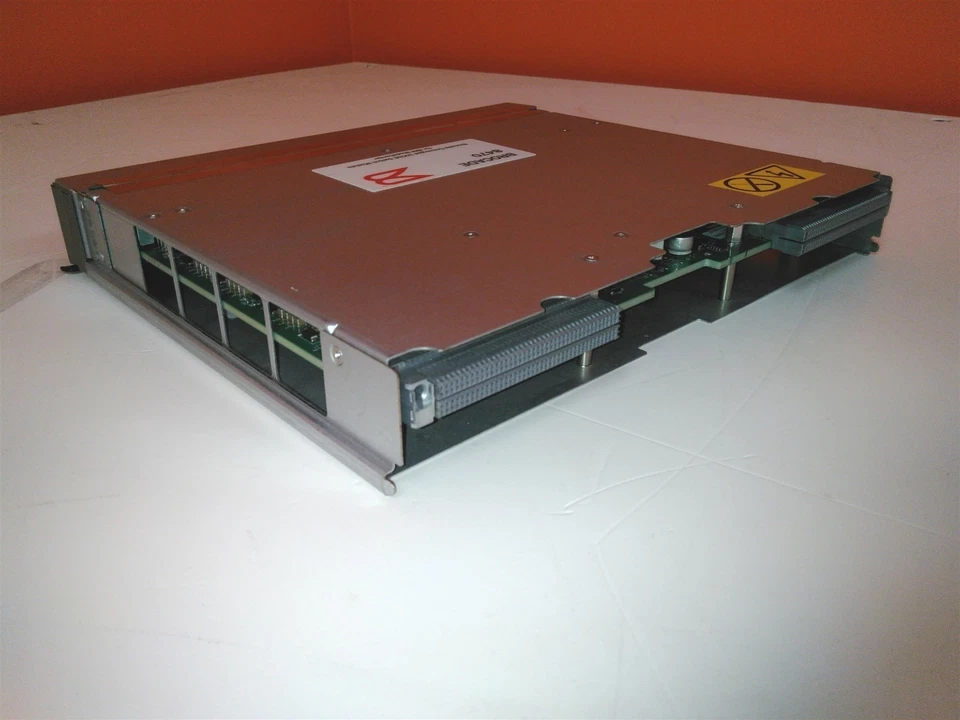Módulo de conmutador convergente 10 GbE IBM Brocade 46C9296 8470 defectuoso como está Foto 4 de 4