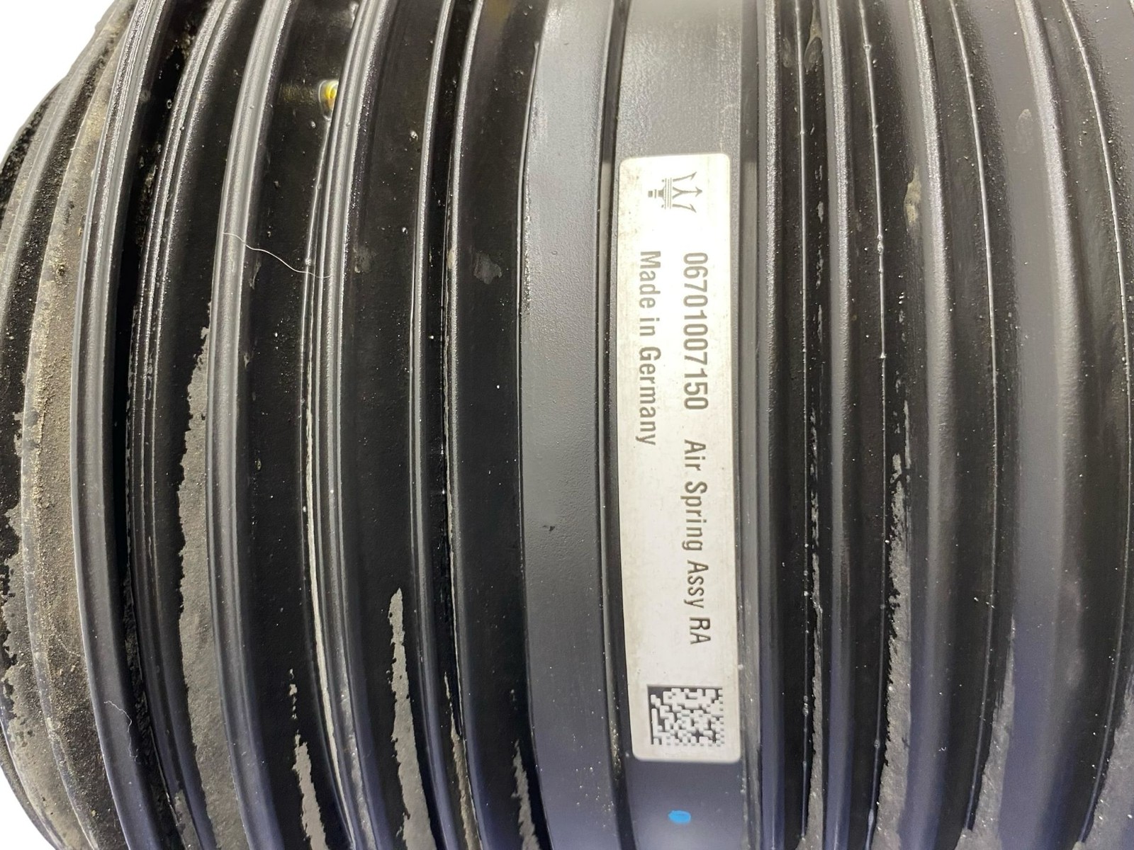 2017-2024 MASERATI LEVANTE M161 OEM REAR DRIVER SIDE AIR RIDE COIL SPRING *10K*