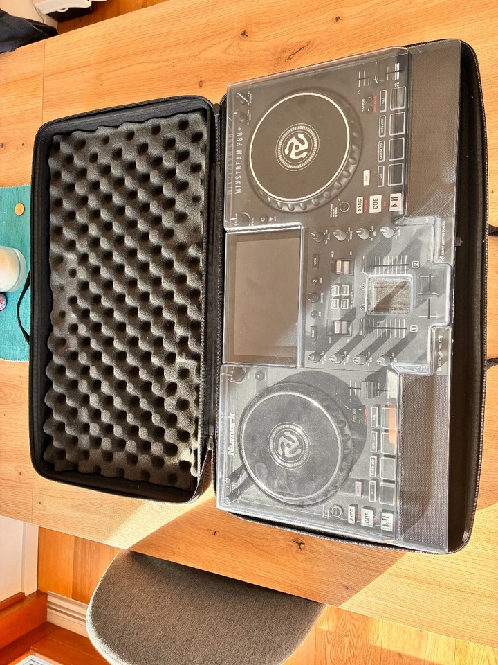 NUMARK Mixstrem Pro+. Standalone DJ Controller - Bild 3 von 4