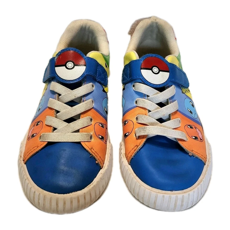Tenis para niños de cuero sintético con licencia Pokemon talla 12,5 EE. UU. H&M cierre de bucle de gancho Foto 2 de 4