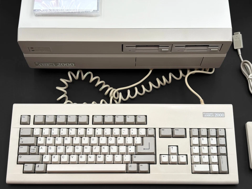 Computadora Amiga 2000 Commodore con acelerador de 25 MHz '030 ¡y más! Foto 2 de 4