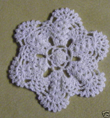 2 White Star Crochet Doilies Tumdee 1:12 Scale Dolls House Miniature Table Mat S - Picture 2 of 2
