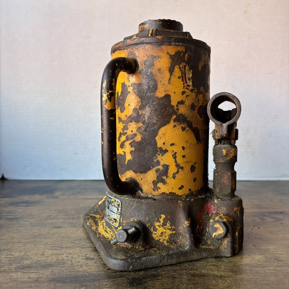 Vintage Blackhawk Jack Mfg 12 Ton Hydraulic Bottle Jack Model No. D8.7 - Image 2 of 4