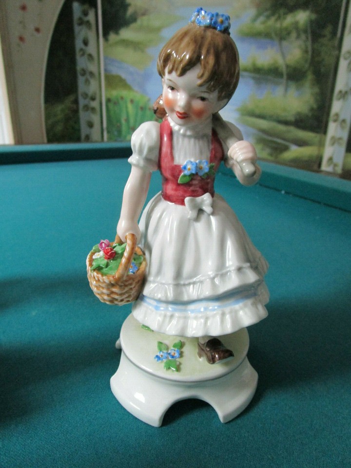 GOEBEL LORE HUMMEL BLUMENKINDER TEENAGERS AND CHILDREN FIGURINES ORIG