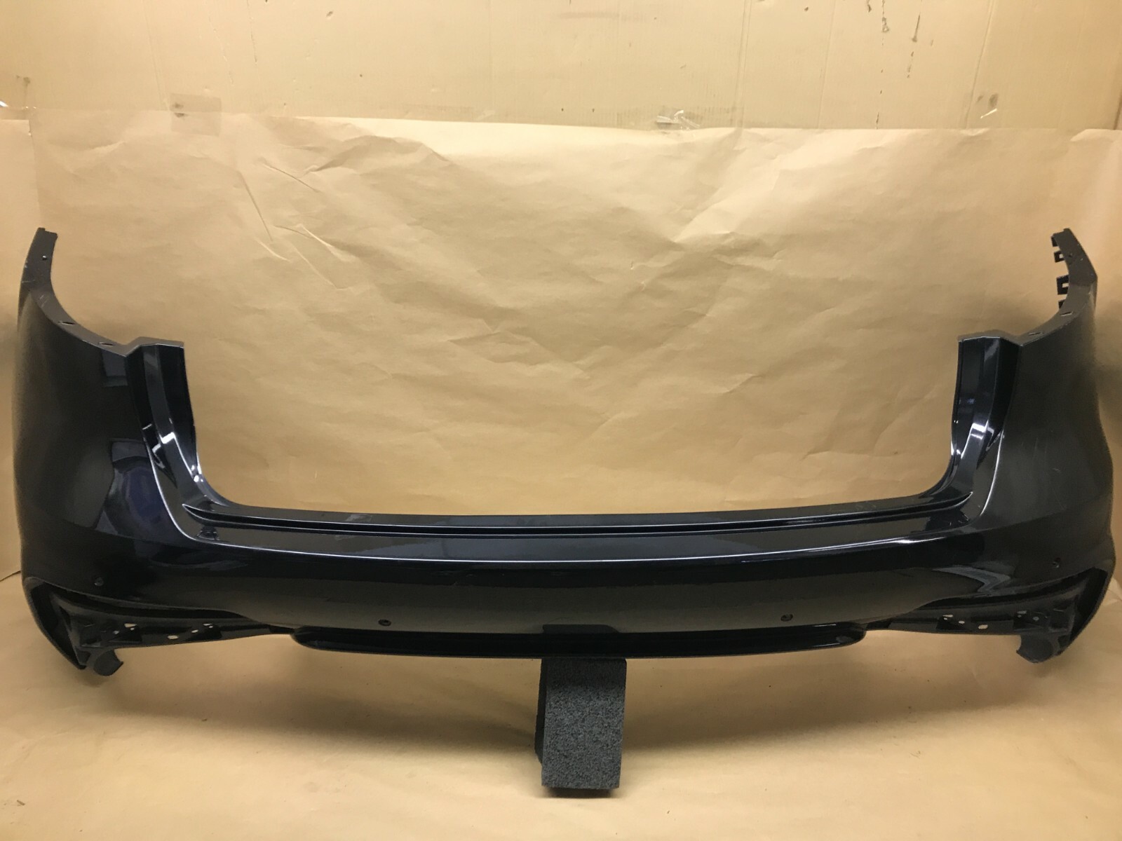 2022 2023 Maserati Levante GT Sport Rear Bumper Cover Sensor Type OEM M161 Good