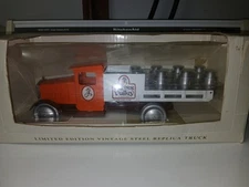 Limited Edition Spec cast Collector Milk Truck - Swiss Valley Farms #38522