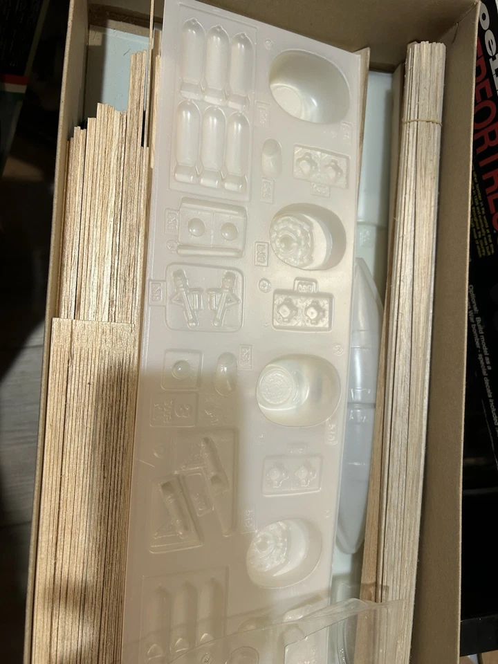 Guillows The Enola Gay B-29 Superfortress Complete Model Kit No. 2005 Open Box - Image 3 of 4