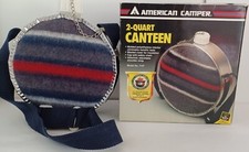 Cantimplora de franela American Camper de 2 cuartos con caja, tapa, seguridad, cadena, correa para el hombro