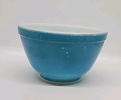 Vintage Pyrex Blue #401 Mixing Bowl 1 1/2 Pint USA  Small Light Blue