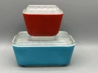 Vtg Pyrex Primary Refrigerator Dish Set Of 2 With Lids Blue 502 Red 501 USA