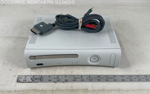Microsoft Xbox 360 Game Console - Picture 2 of 5