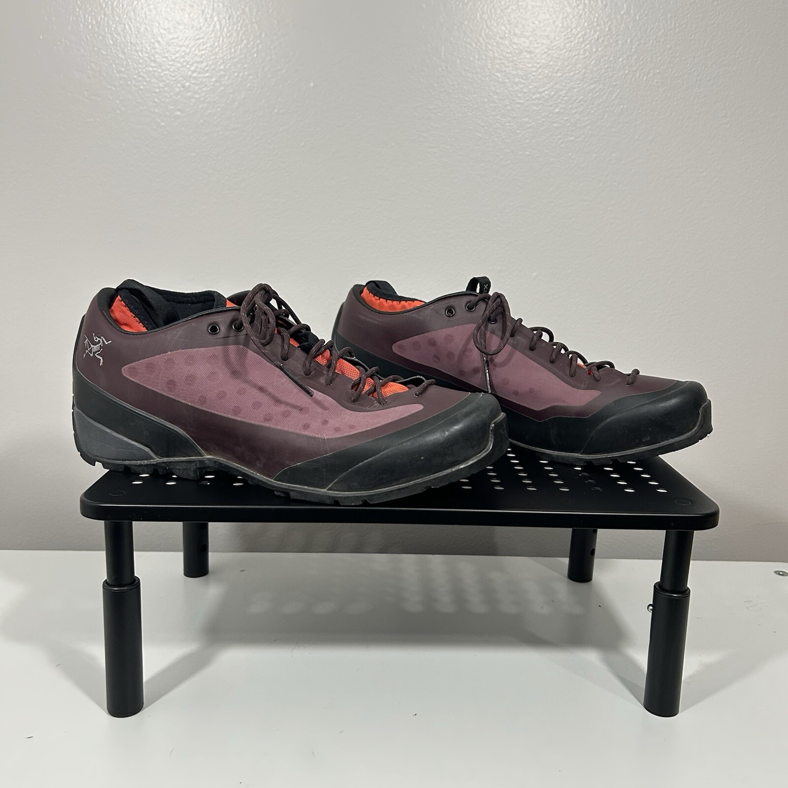 Arc’teryx Acrux FL Approach Women’s Size 9.5 Purple Hiking Shoes Vibram Soles