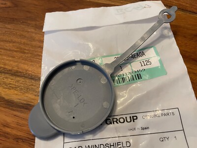 るか Nissan Qashqai J11E NEW GENUINE windscreen washer bottle cap
