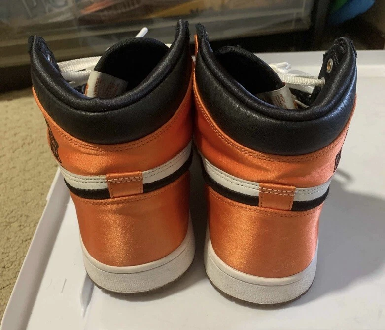 Nike Air Jordan 1 Retro Alto OG Satinado Roto Tablero Trasero Talla 9.5W / Para hombres Talla 8 Foto 4 de 4