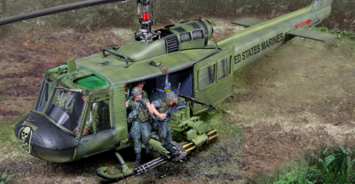 Hélicoptère Huey Avec Cavaliers – The Collectors Showcase CS01179 – Guerre Du Vietnam – Neuf