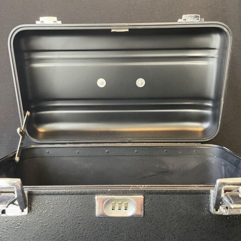 Rare 1970s ZERO HALLIBURTON Vintage Camera Case - Green Rare 1970s ZERO HALLIBURTON Vintage Camera Case - Green
