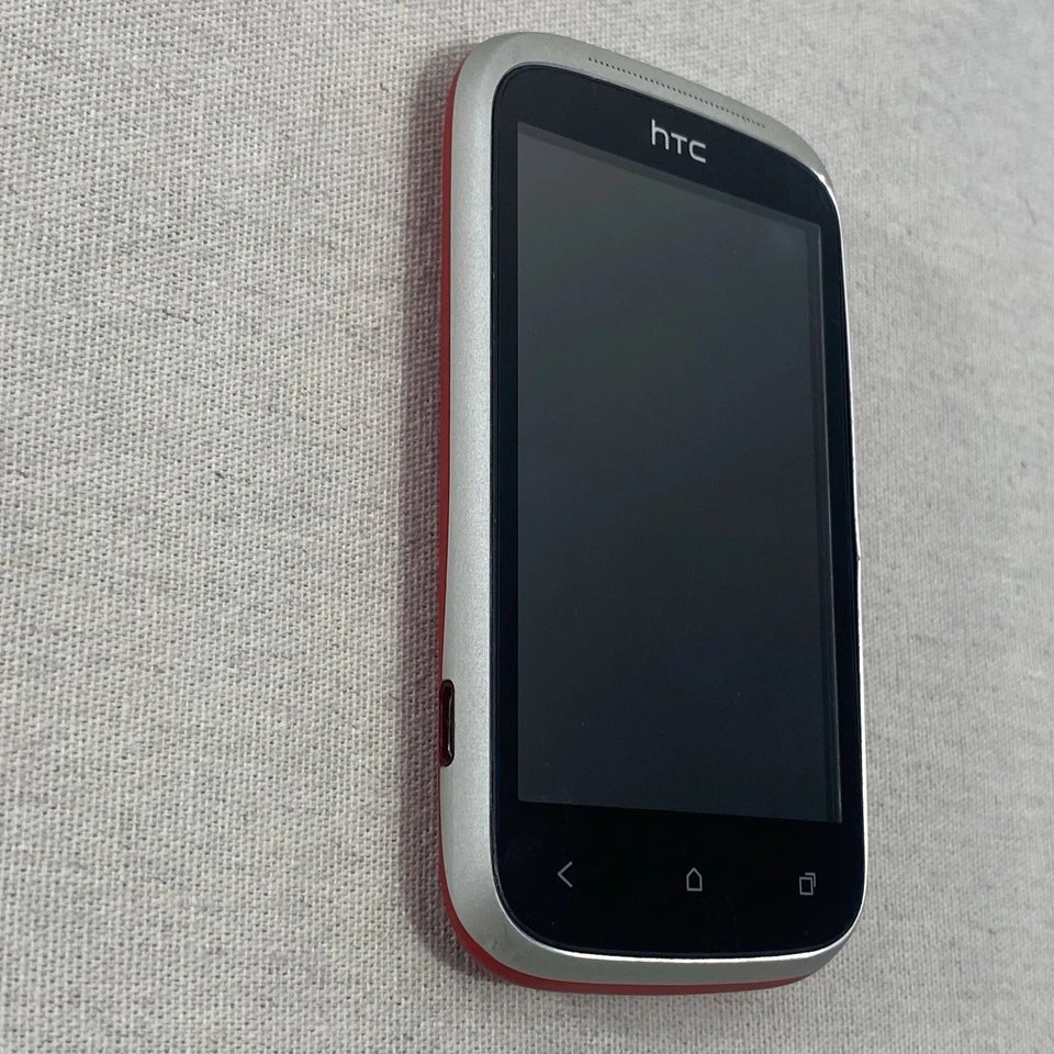 Smartphone HTC Desire C con Beats Audio, Android Rojo Foto 2 de 4