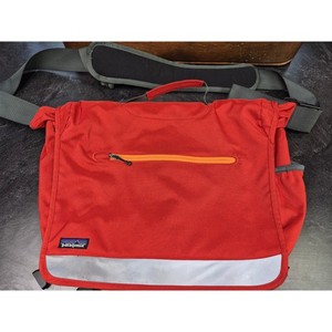 patagonia 90l black hole Duffel Bag Hex Grey and its dimensions make The Catfish Pro waterproof Product_type: Backpacks Size:7.2:1
