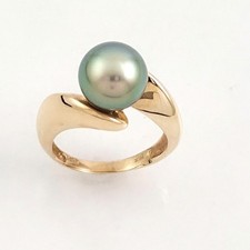 Peacock Green Tahitian Pearl 14K Yellow Gold Solitaire Ring