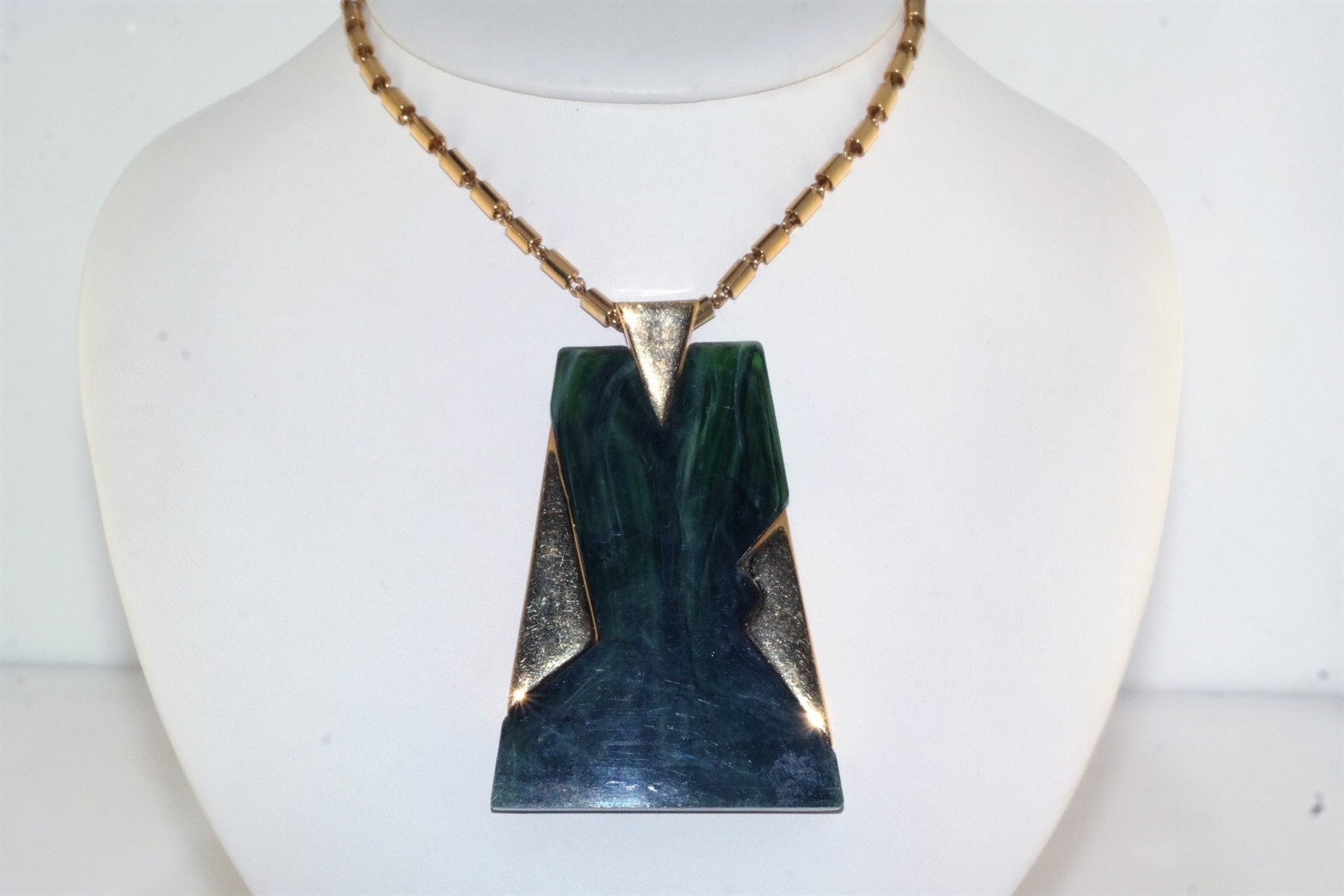 70s Vtg CROWN TRIFARI Green Bakelite Gold Tone Bar Link Necklace Mod Statement