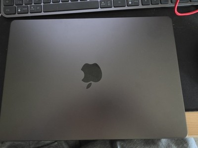 Apple MacBook Pro 14'' 2025 M5/16/512 GB 10C CPU 10C GPU Space Schwarz MDE04D/A