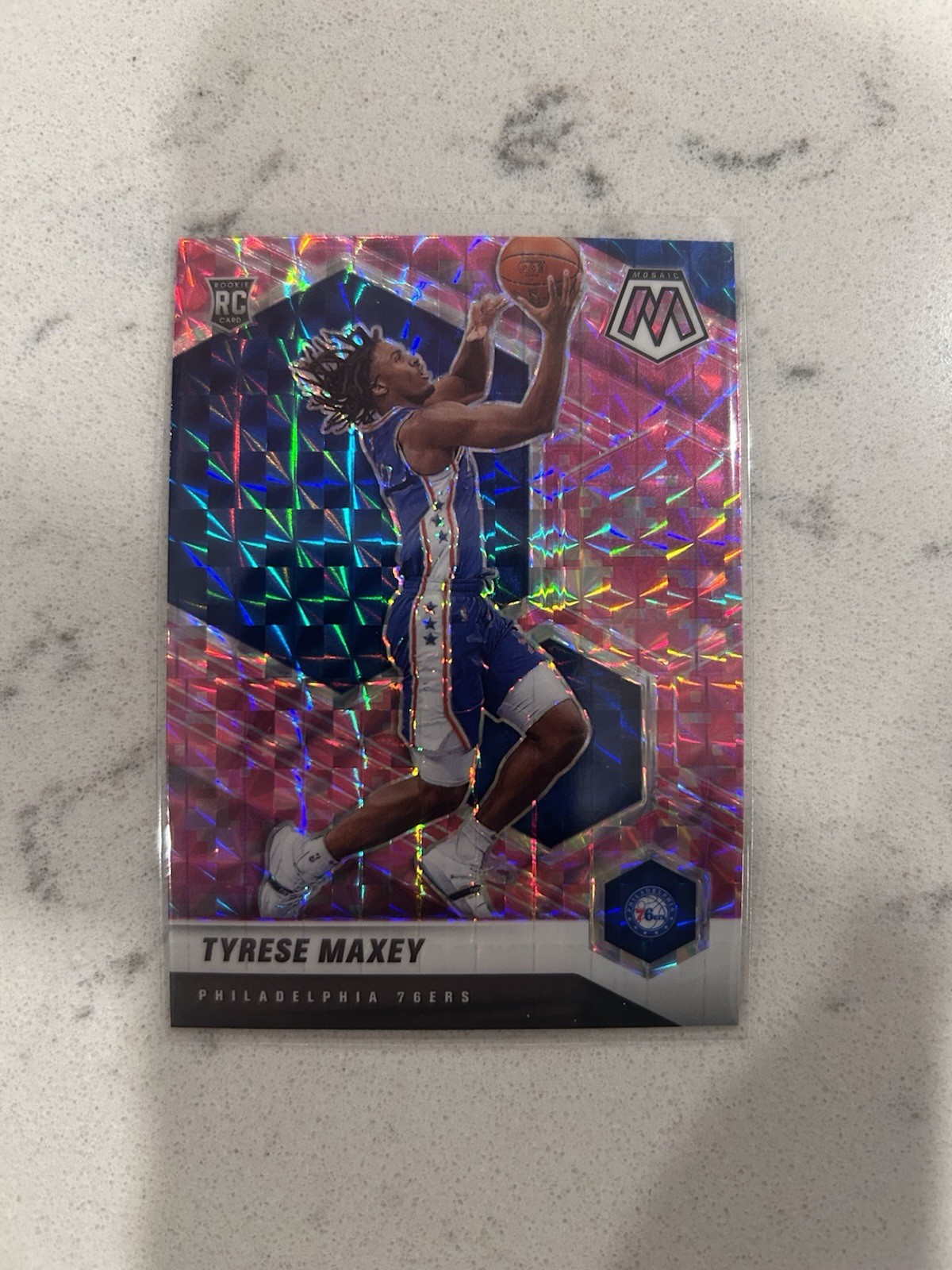2020-21 Panini Mosaic Tyrese Maxey RC Camo Pink Prizm #203 76ers Rookie Card