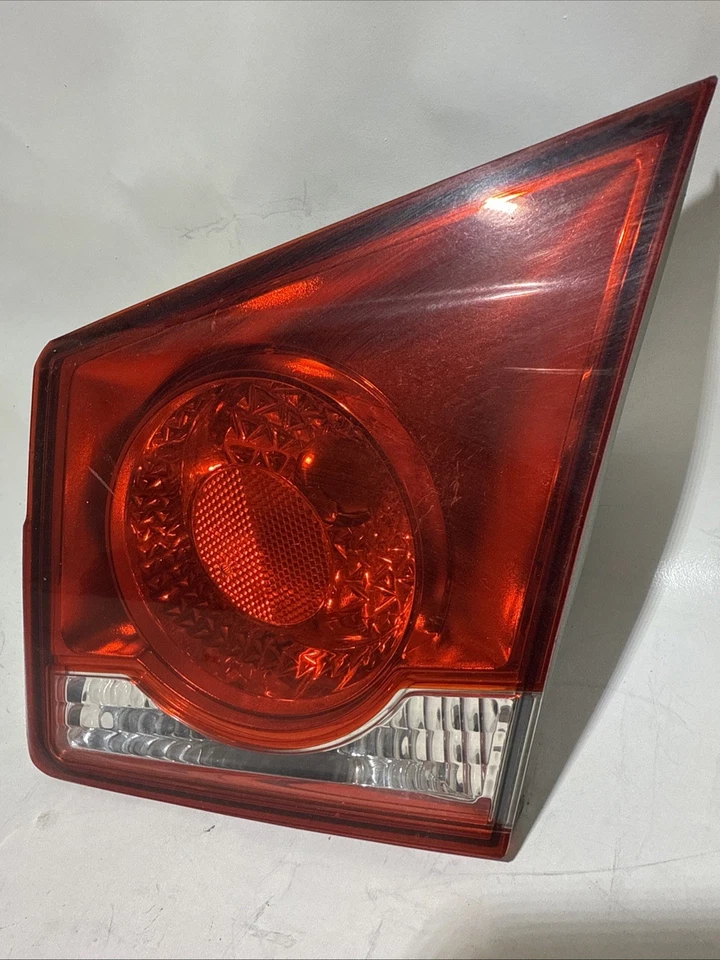 CHEVROLET CRUZE 2011-2016 LUZ TRASERA DERECHA TAPA MONTADA Foto 3 de 4