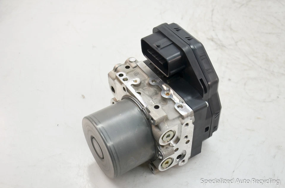 Módulo de bomba de freio ABS antibloqueio Lexus RC F 2015 - Imagem 3 de 4