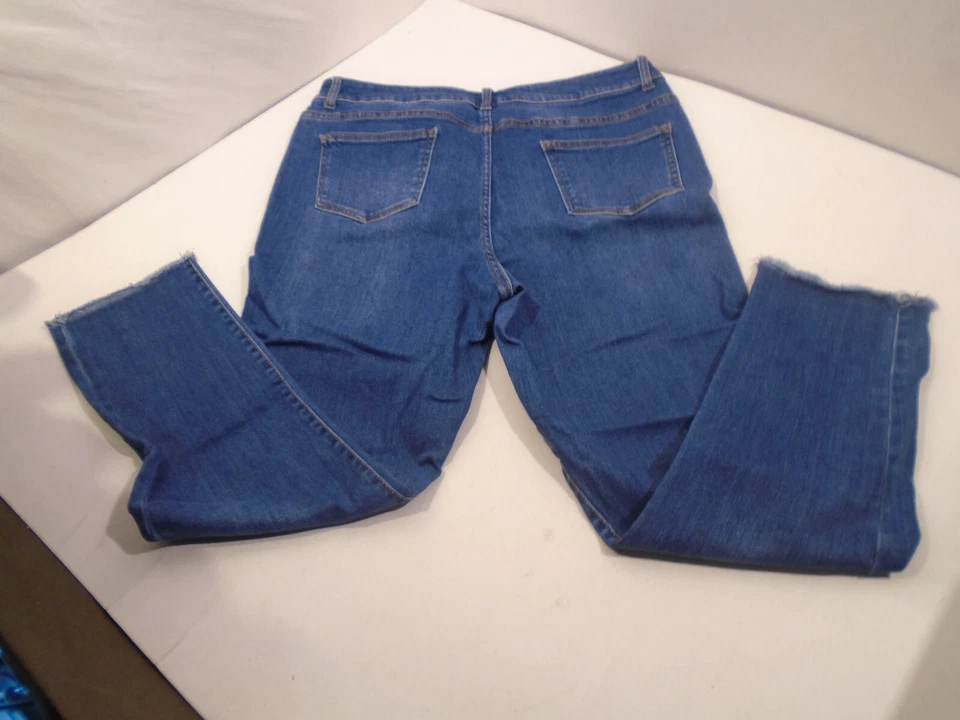 Pantalones de mezclilla azules Dressbarn Y2K para mujer talla 12 elásticos dobladillo crudo ajustados Foto 4 de 4