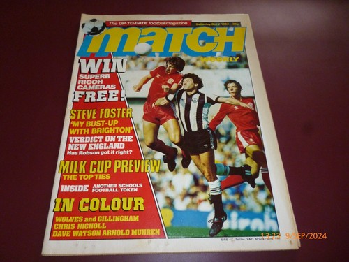 MATCH WEEKLY FOOTBALL OCT 2 1982 WOLVES, ARNOLD MUHREN - MAN UTD, DAVE WATSON - Picture 1 of 5
