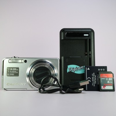 Ricoh Digital Camera Caplio R7 8.2MP Silver Tested Full Working Set