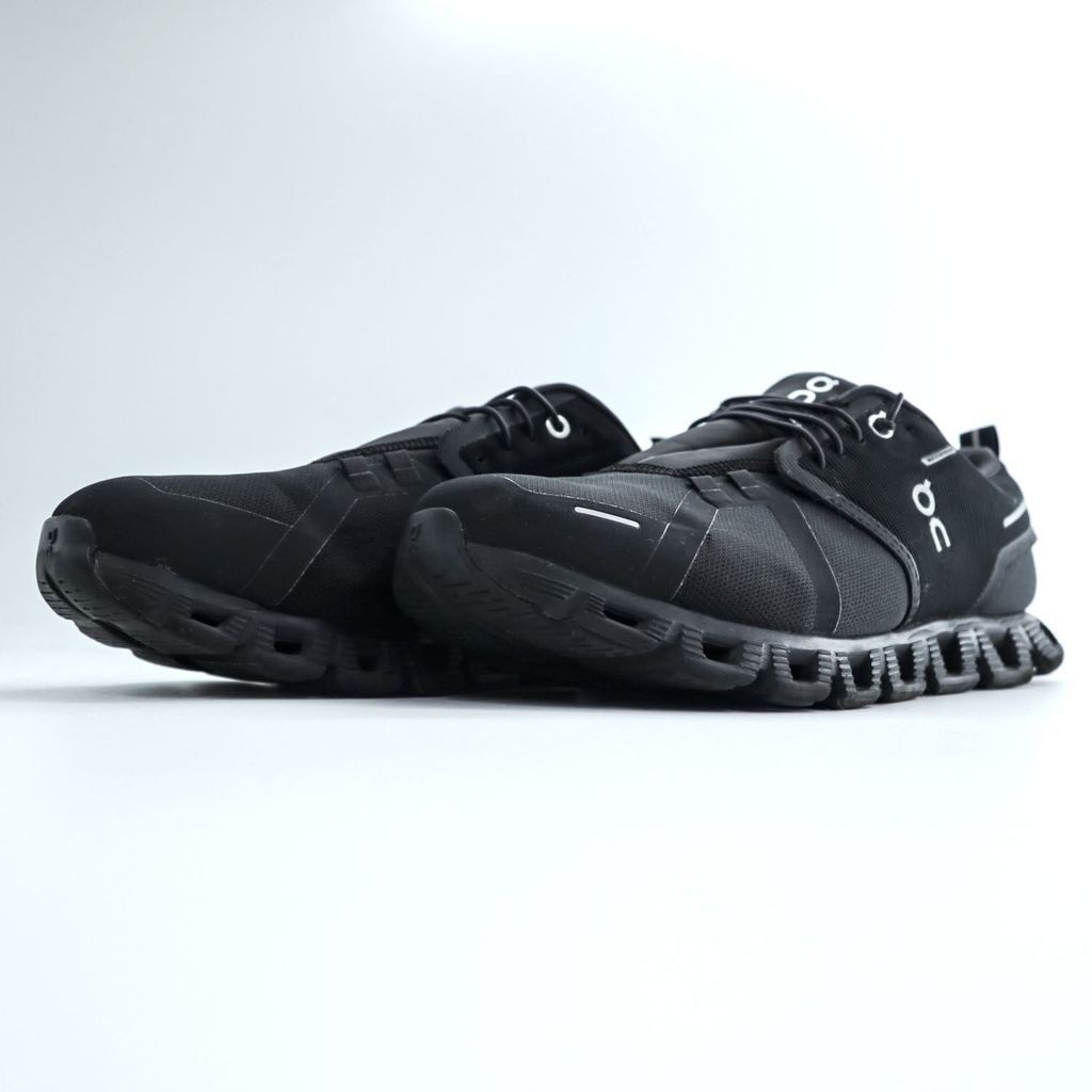 On Cloud 5 Waterproof Men's Running Shoes Black 26.5cm Excellent Condition image 2