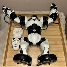 WowWee Robosapien Robot Toy Figure White/Black 2004 MPN 8081 Ages 6
