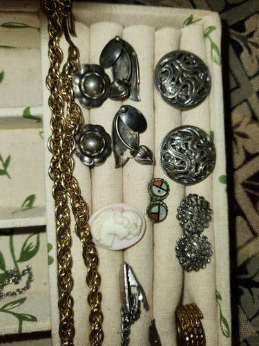 Eclectic Lot Of Vintage to Now Sterling Jewelry Cameo Etc #395 - Picture 2 of 18