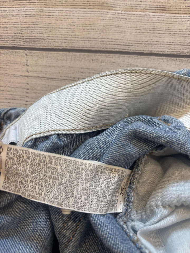 Pantalones cortos Forever 21 para mujer azul medio desgastado denim tiro alto bolsa de papel cintura Foto 4 de 4