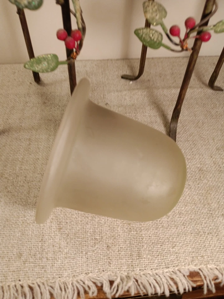 Candelabros altos de hierro forjado y metal, tazas votivas de vidrio esmerilado, juego/2 Foto 3 de 4