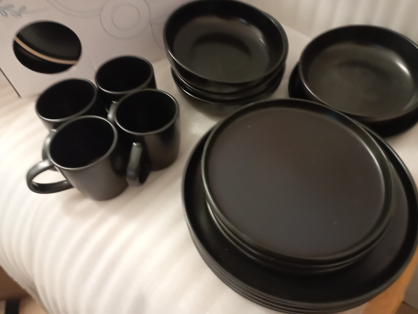 Geschirrset 4 Personen Steingut16 Teile in Matt Schwarz