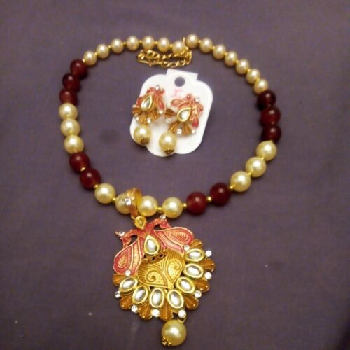 Bollywood style necklace and earrings set with pearls maybe culture pearls - Afbeelding 1 van 3