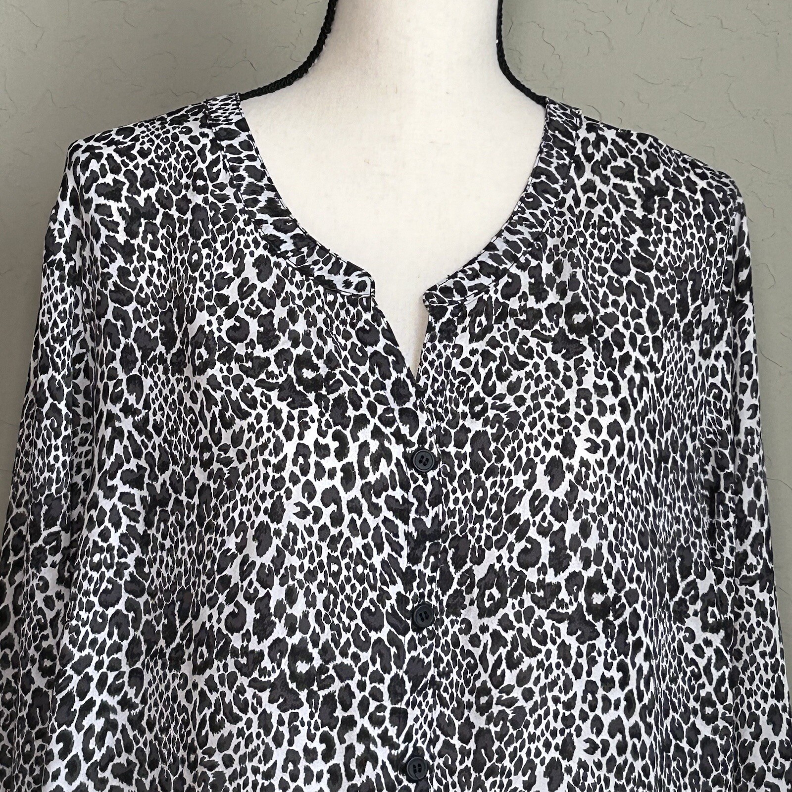 CATHERINE'S Button Front Leopard Print Blouse Tun… - image 2
