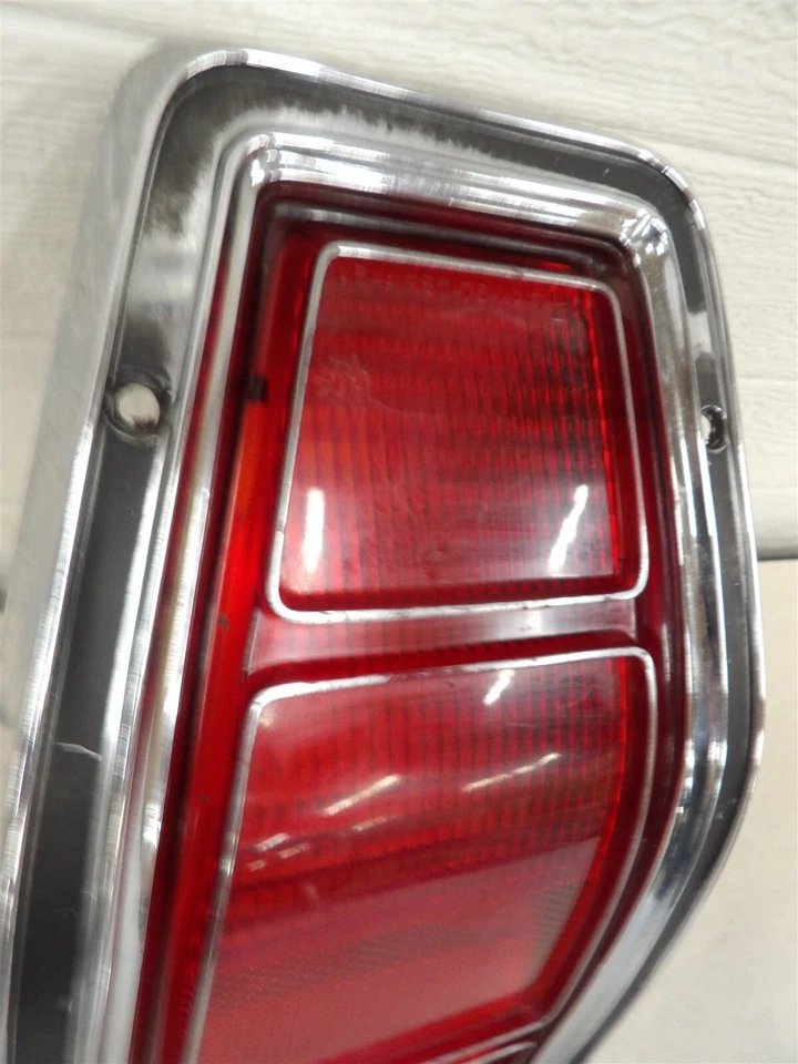 LUZ TRASERA LADO CONDUCTOR IZQUIERDA MONTAJE DODGE ASPEN 1976-1980 STATION WAGON Foto 3 de 4