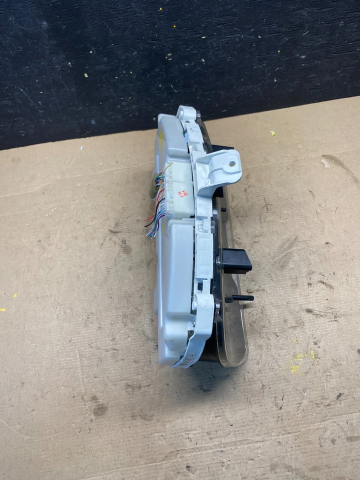 2004 to 2007 Toyota Highlander Speedometer Insrument Gauge Cluster N7572 DG - Image 4 of 4